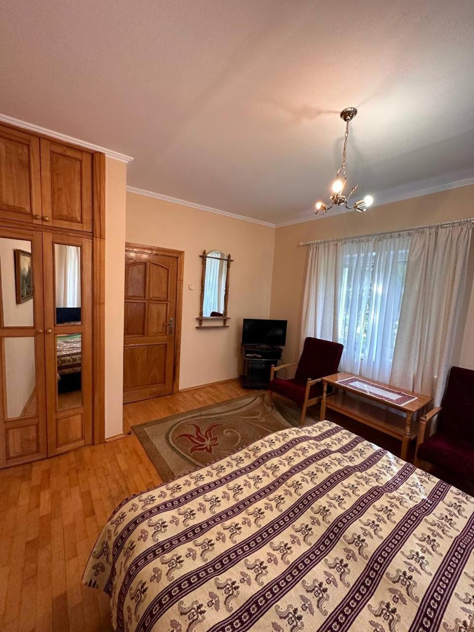 Роксолана Bed and Breakfast Truskavets Buitenkant foto
